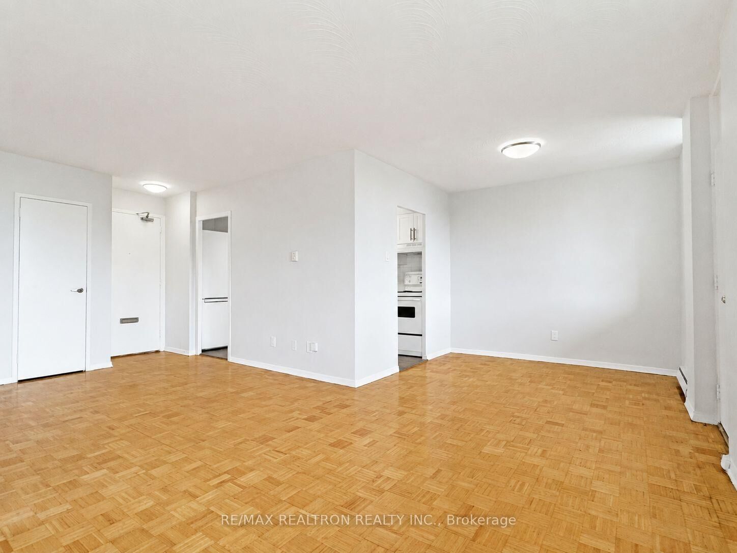 Property Photo:  525 Eglinton Avenue E 804  ON M4P 2P6 