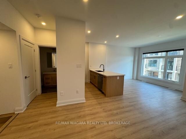 Property Photo:  292 Vine Street 31  ON L2M 0E1 