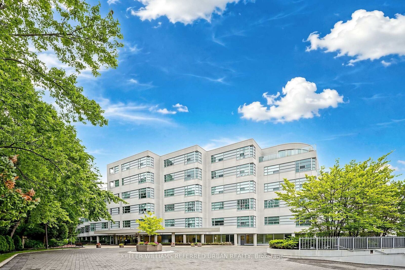 Property Photo:  1 Watergarden Way 5  ON M2K 2Z7 