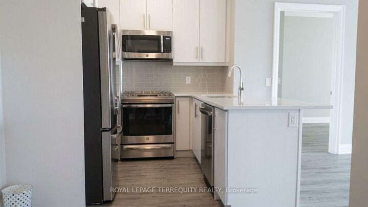 Property Photo:  128 Grovewood Common 315  ON L6H 0X3 