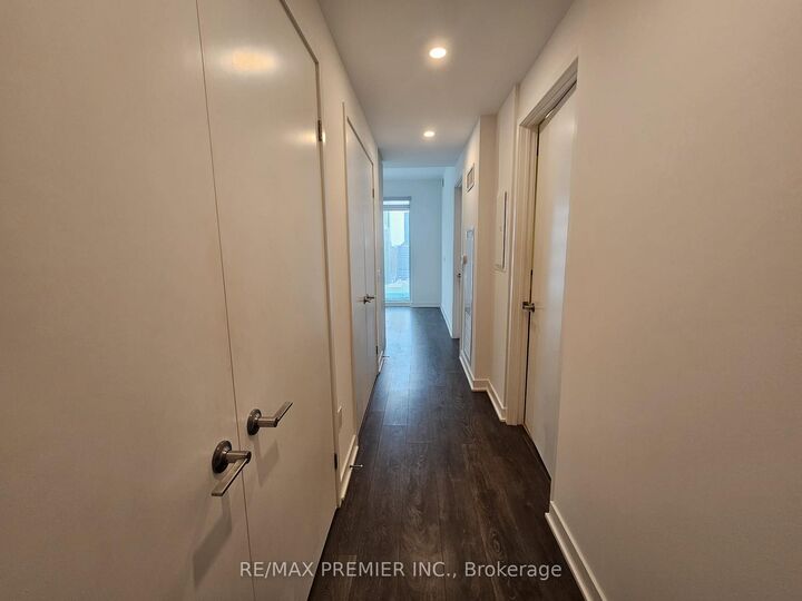 Property Photo: 115 Blue Jays Way 4115 ON M5V 0N4