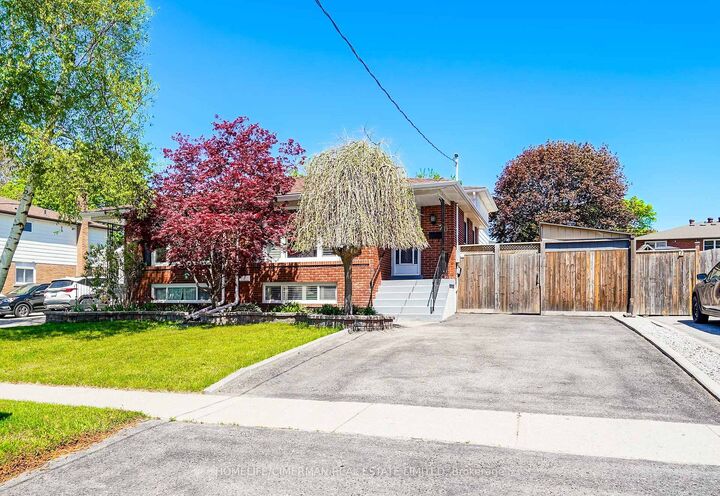Property Photo: 20 Lawrence Crescent ON L1C 1J4