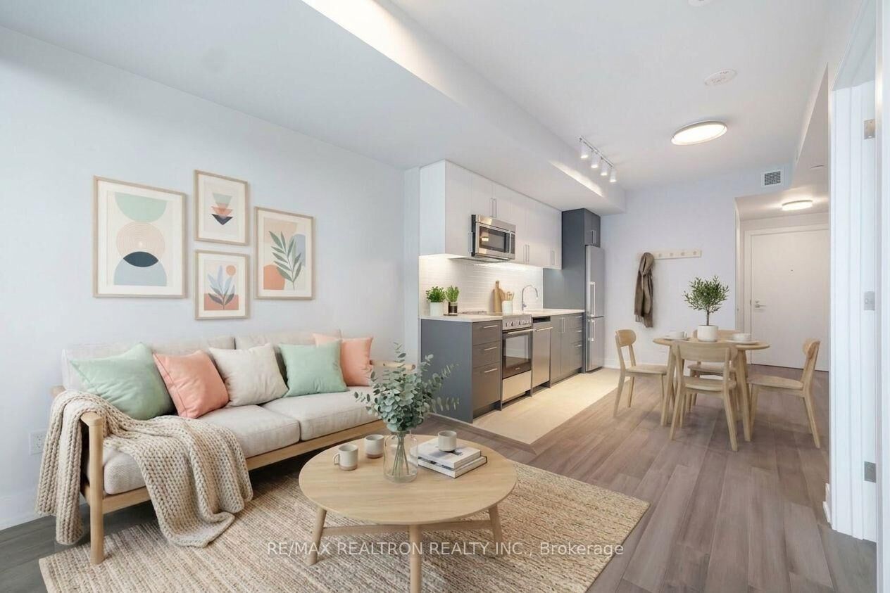 Property Photo:  2525 Bathurst Street 805  ON M6B 2Y9 
