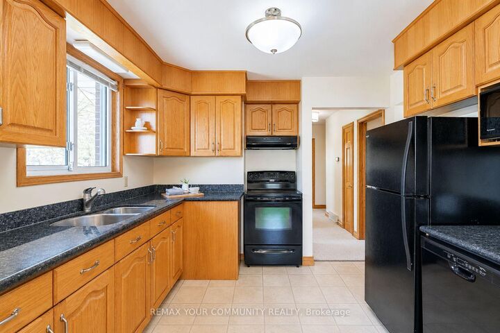Property Photo: 212 Grove Street E (Main Floor) ON L4M 2P9