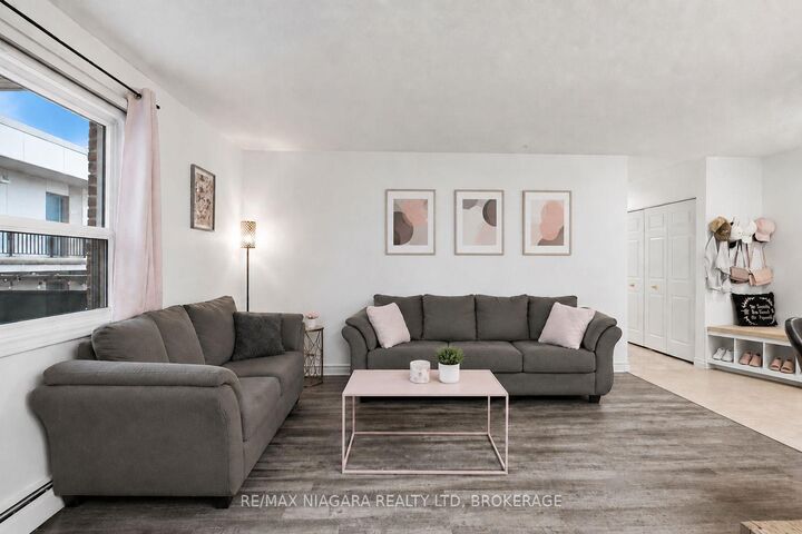 Property Photo:  264 Oakdale Avenue 308  ON L2P 2K4 