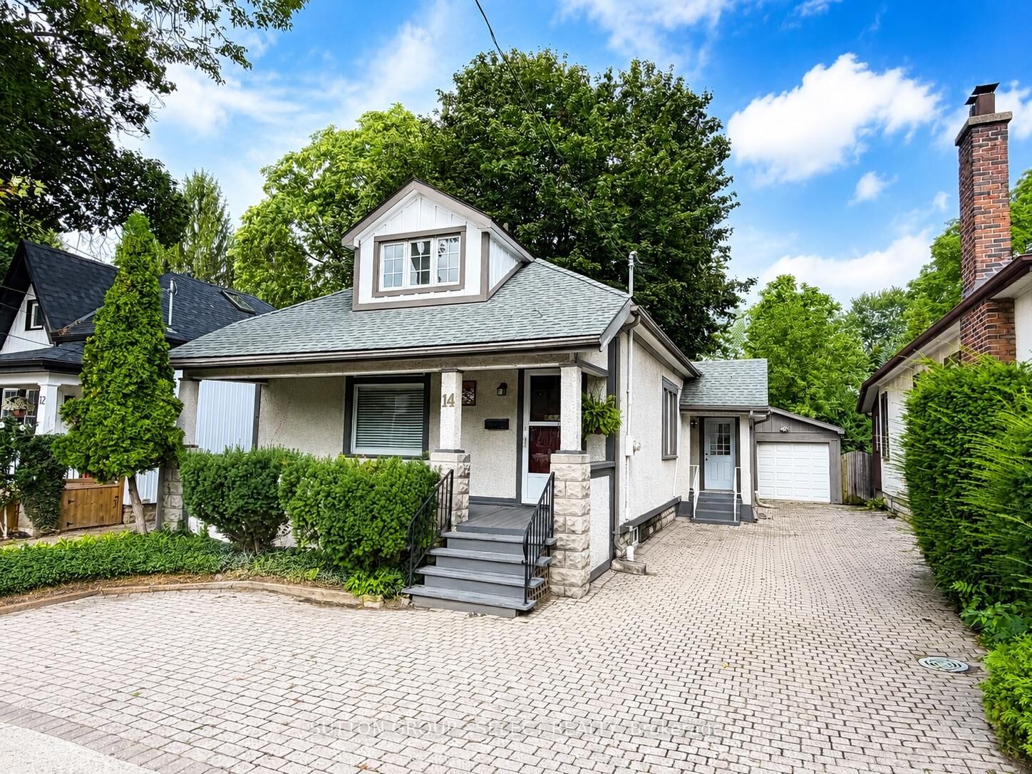 Property Photo:  14 Arthur Street  ON N5Y 3B9 
