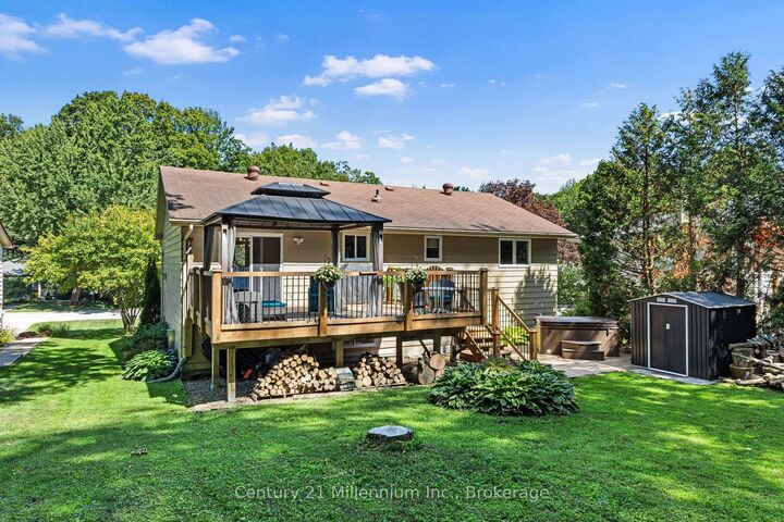 Photo de la propriété:  128 Parklane Crescent  ON N4L 1A6 