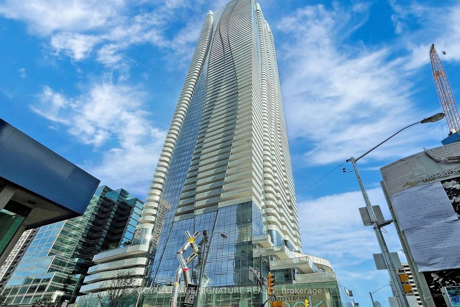 Property Photo:  1 Bloor Street E 5109  ON M4W 1A9 