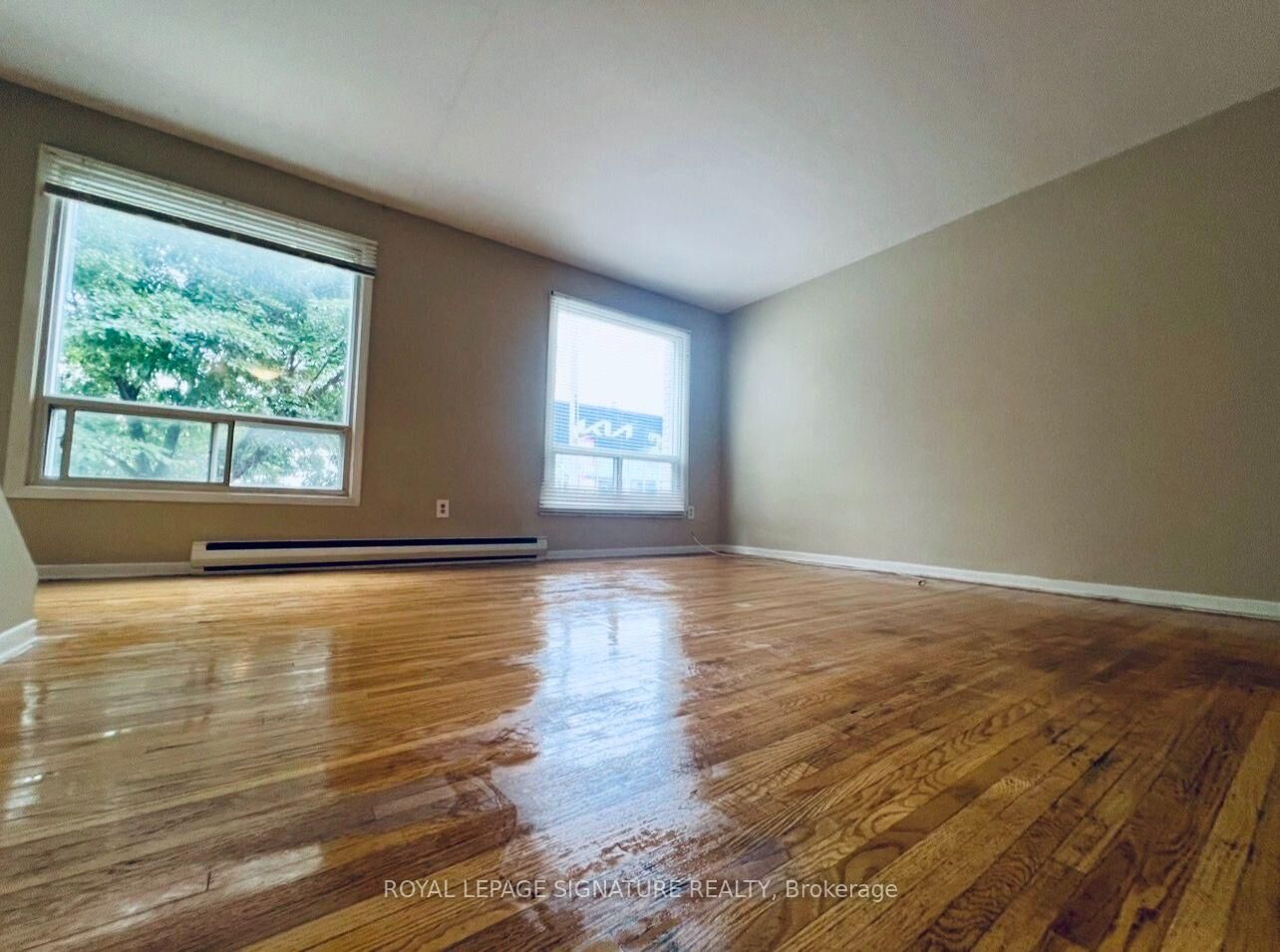 Property Photo:  2203 Danforth Avenue A  ON M4C 1K4 