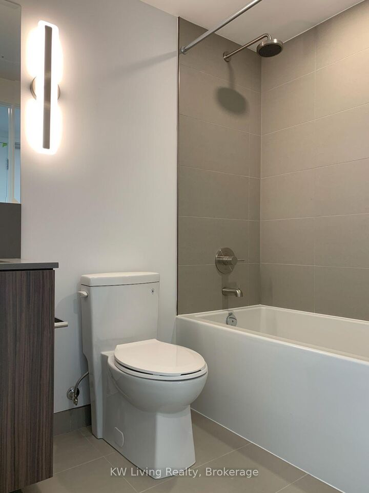 Property Photo:  19 Western Battery Road 3119  ON M6K 0E3 