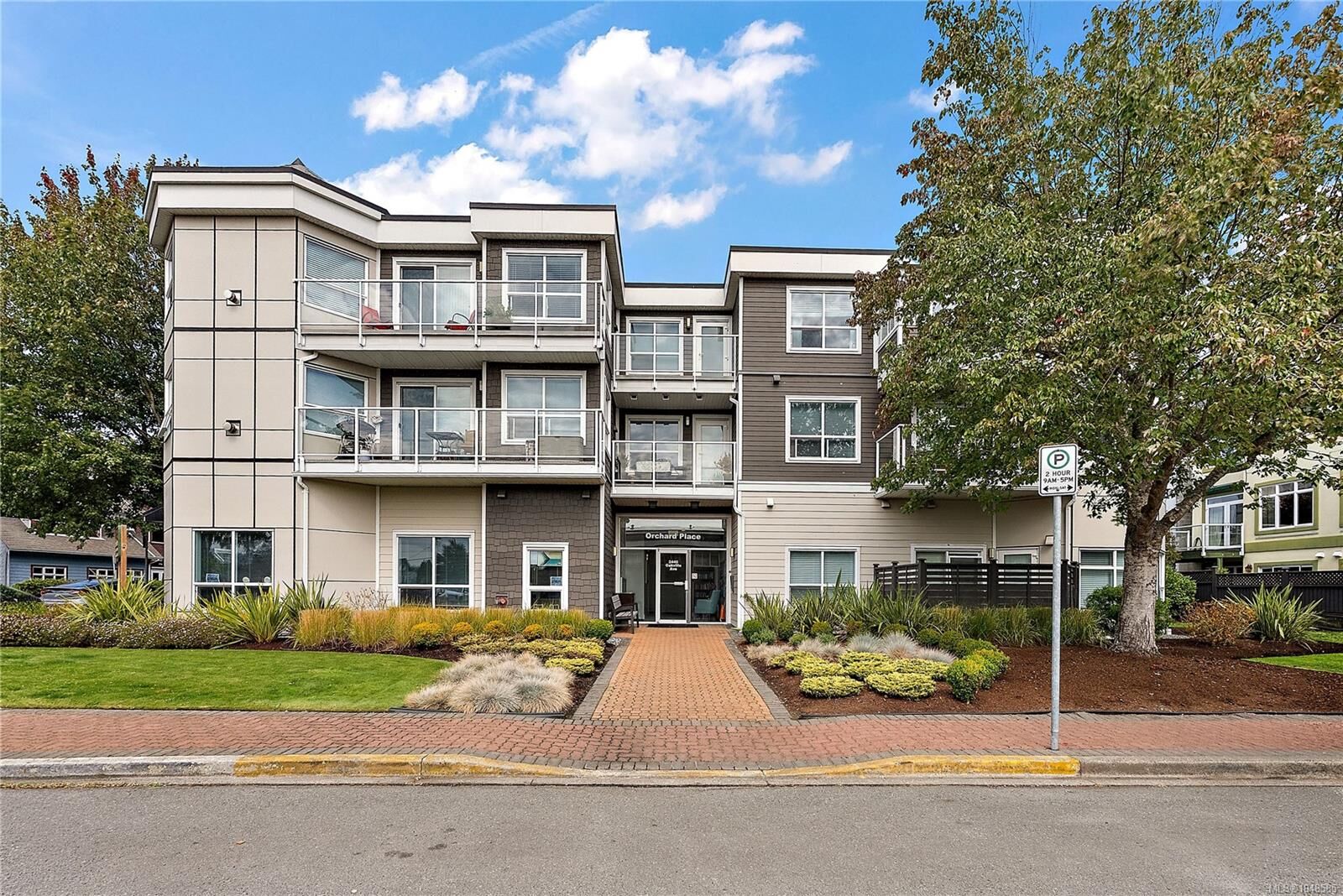 Property Photo: 2440 Oakville Ave #301 BC V8L 5Y4