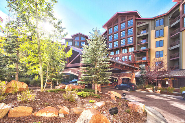 Property Photo:  3855 Grand Dr 324 Q3  UT 84098 