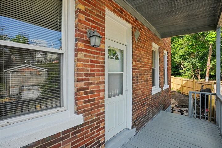 Property Photo:  8 Marne Way  PA 15211 