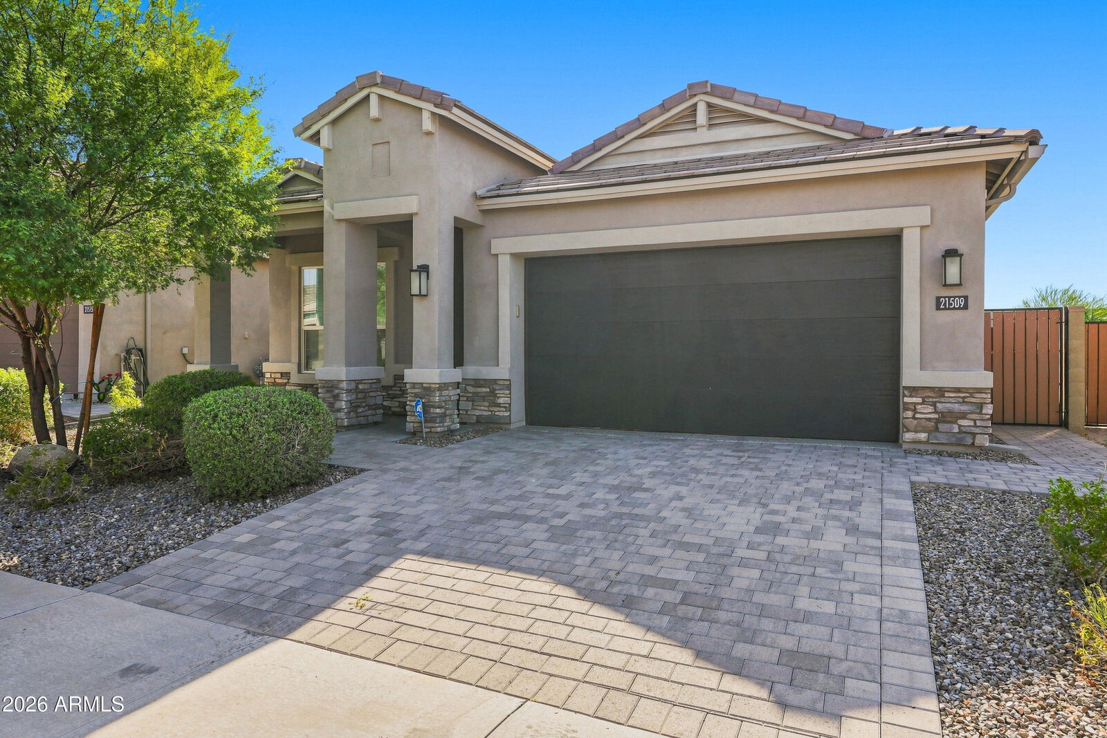 Property Photo:  21509 N 59th Street  AZ 85054 
