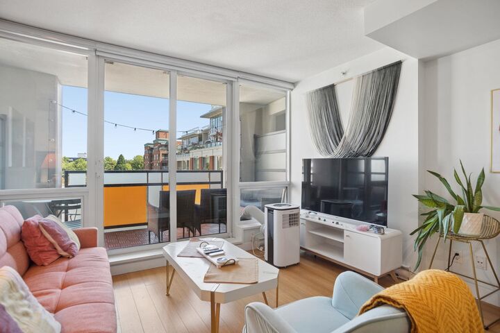 Property Photo: 718 Main Street 709 BC V6A 0B1
