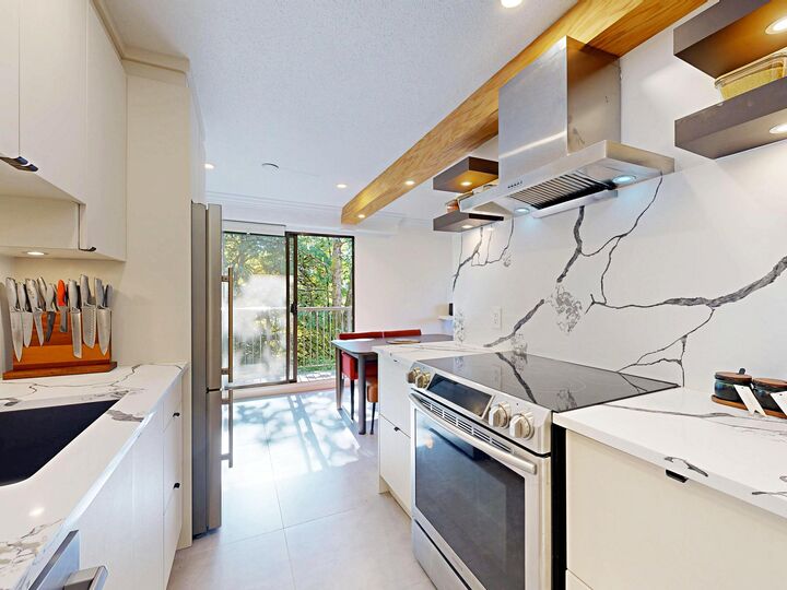 Property Photo:  252 W 2nd Street 204  BC V7M 1C8 