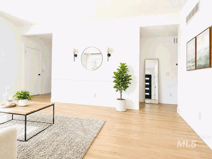 Property Photo:  1706 S Raymond St  ID 83709 