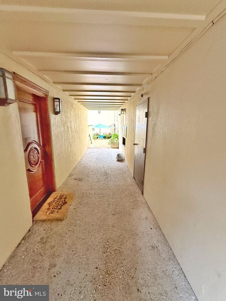Property Photo:  4 S Alder Street 4  PA 19147 