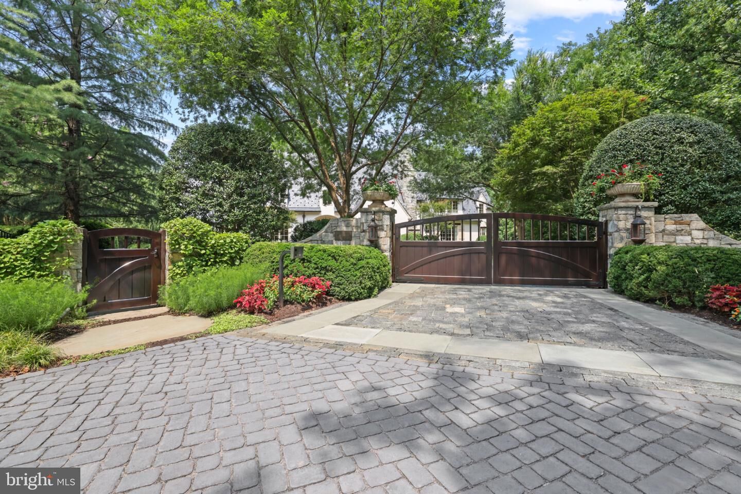 Property Photo:  6314 Georgetown Pike  VA 22101 