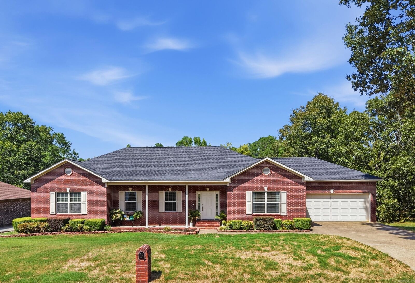 Property Photo: 1710 Royal Oaks Dr Drive AR 72104