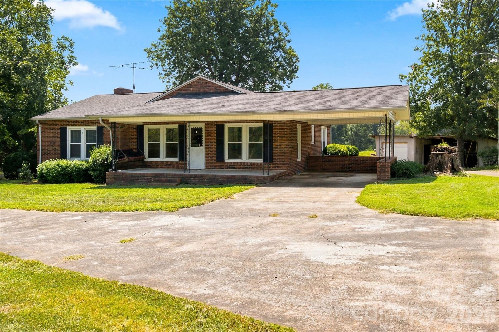 Property Photo:  421 Elam Road  NC 28090 