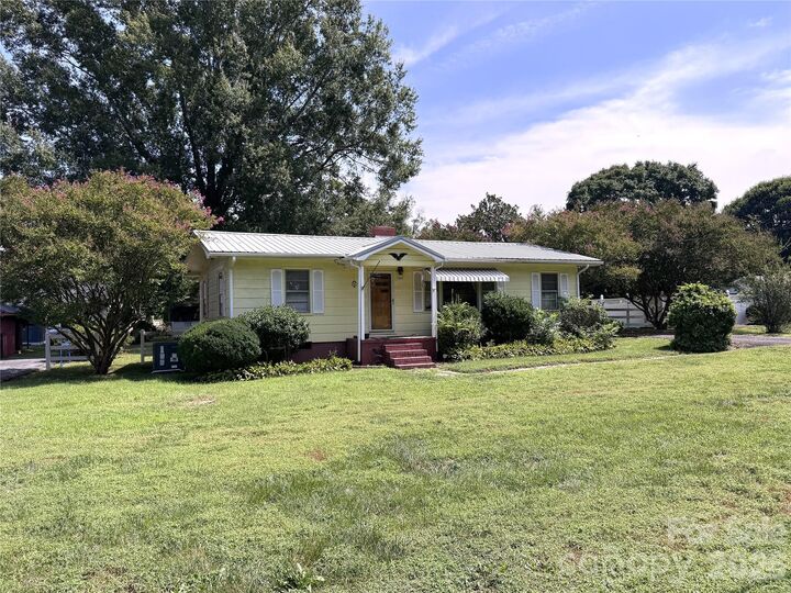 Property Photo:  100 Dallas Street  NC 28078 