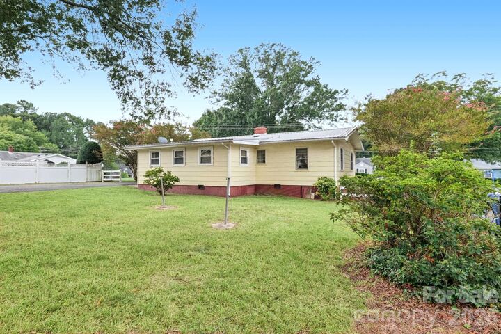 Property Photo:  100 Dallas Street  NC 28078 