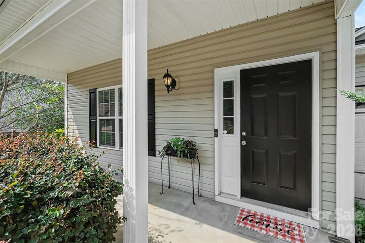 Property Photo:  206 Brookstone Way  NC 28146 