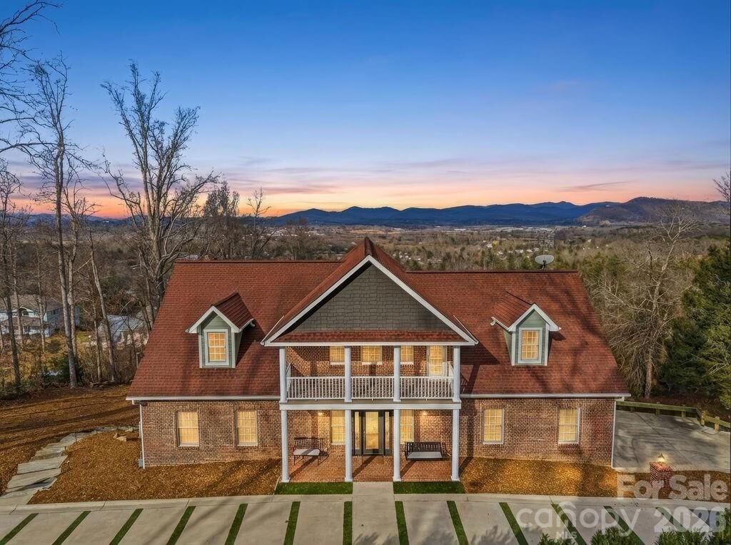 Property Photo:  38 Sweetwater Oaks Drive  NC 28732 