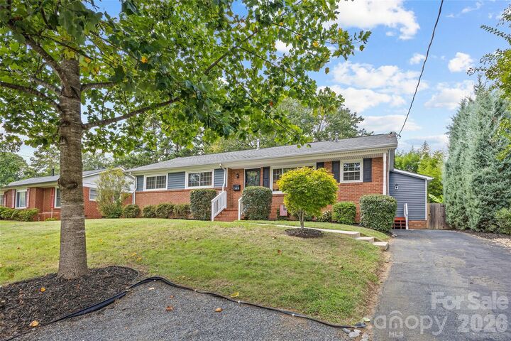 Property Photo:  7400 Thorncliff Drive  NC 28210 