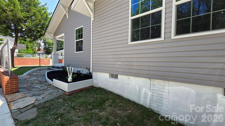 Property Photo: 406 S Market Street SC 29720