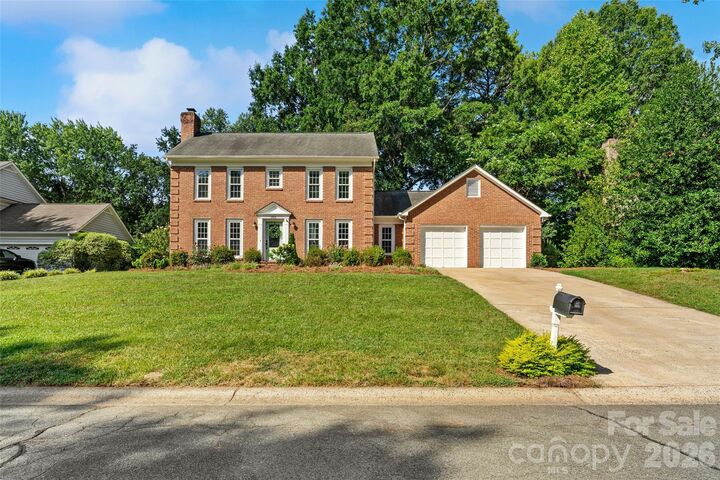 Property Photo:  2010 Glendalough Lane  NC 28105 