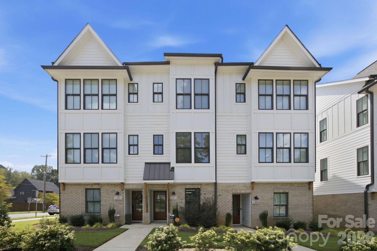 Property Photo: 2303 Rozzelles Ferry Road NC 28208