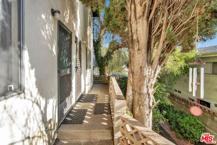 Property Photo: 2241 Ewing St CA 90039