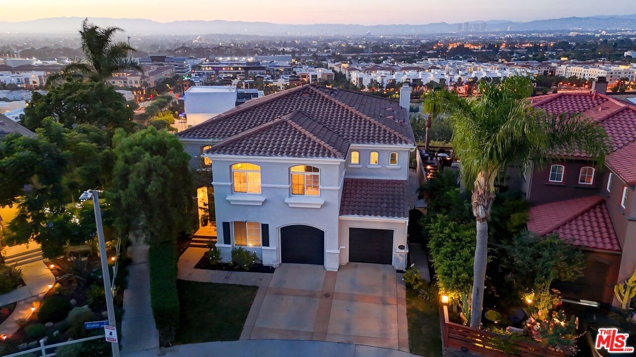 Property Photo: 6829 Altamor Dr CA 90045
