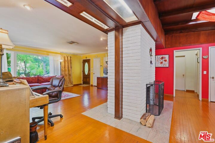 Property Photo:  15719 Vose St  CA 91406 