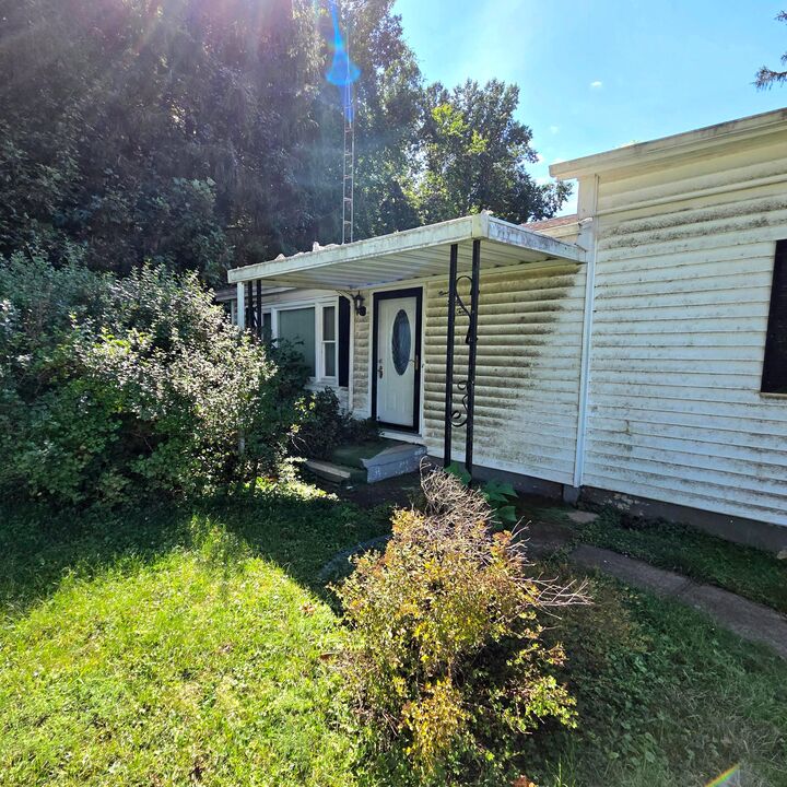 Property Photo: 942 Meadowview Avenue OH 43130