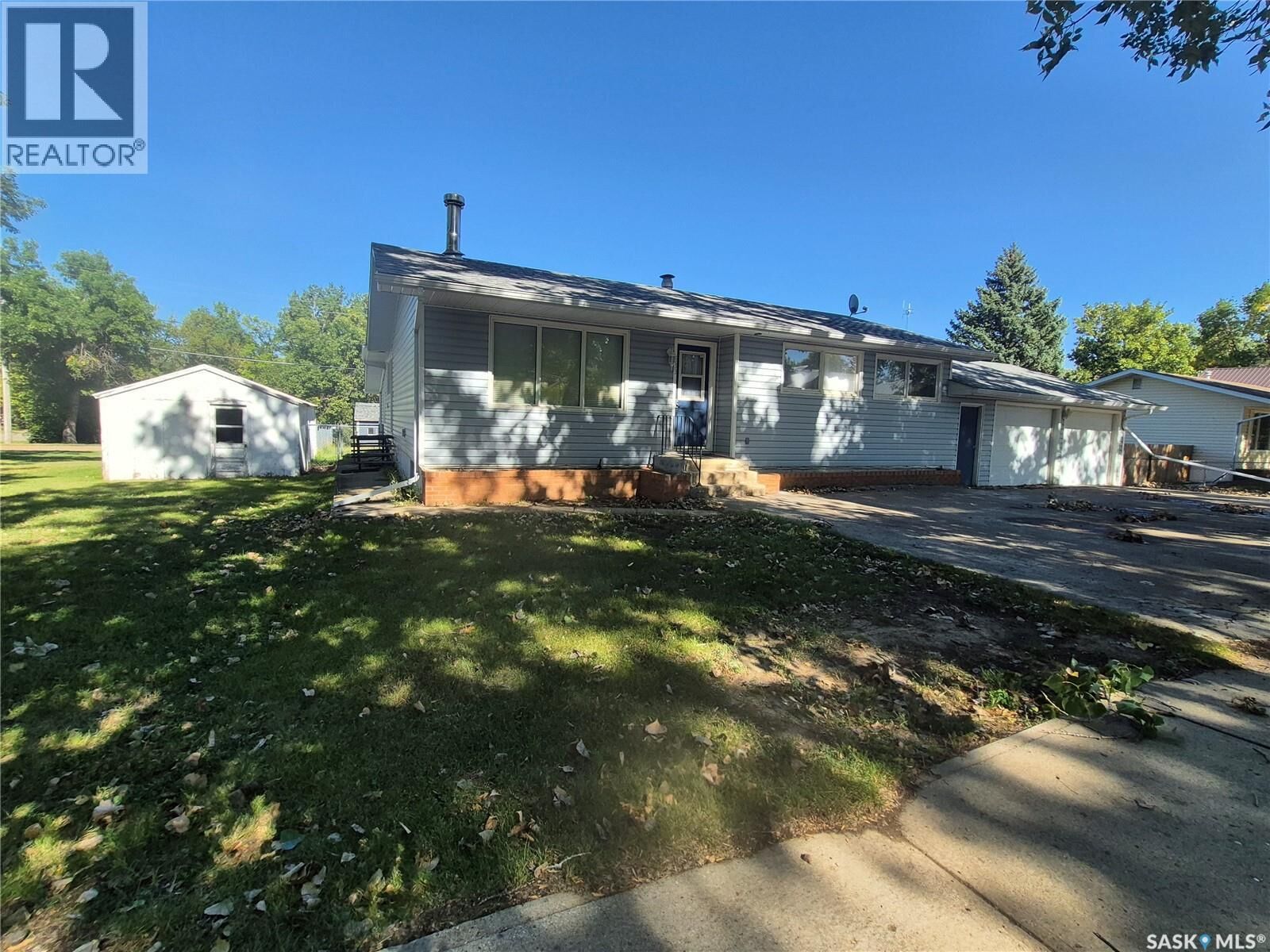 Property Photo: 633 Beckwell Avenue SK S0C 2G0
