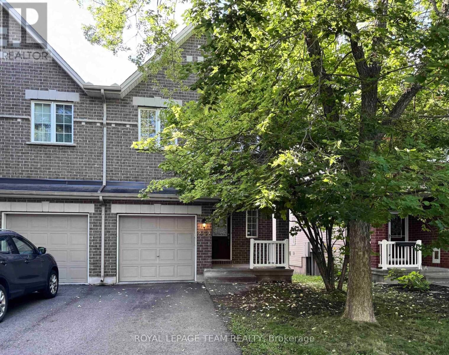 Property Photo:  252 Tandalee Crescent  ON K2M 0A1 