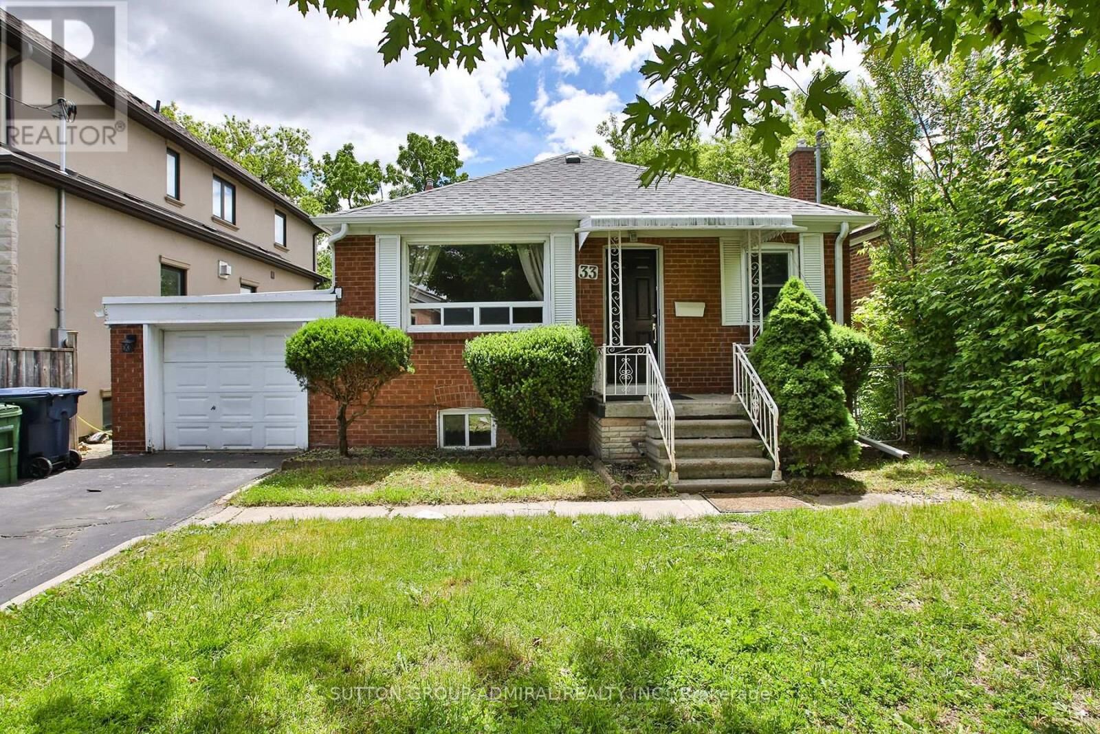 Property Photo:  33 Regina Avenue  ON M6A 1R4 