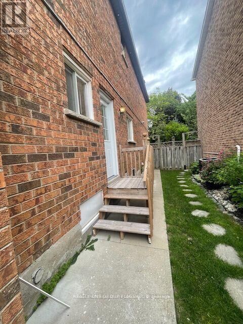 Property Photo:  3665 Colonial Upper Drive  ON L5L 4P2 