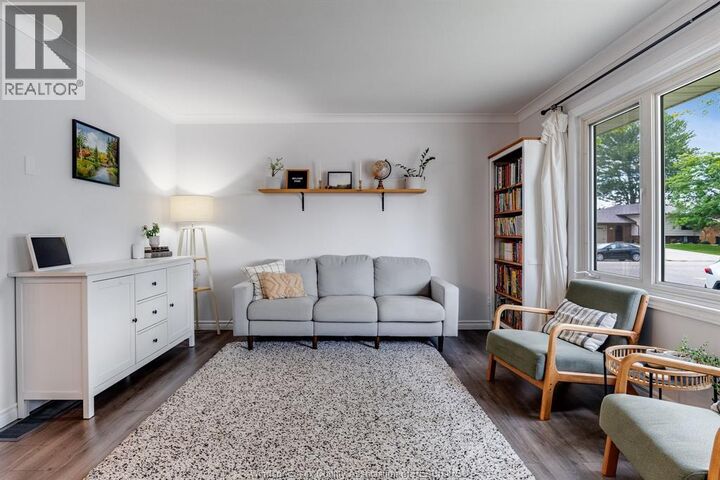 Property Photo:  19 Rickway Drive  ON N8H 2M3 