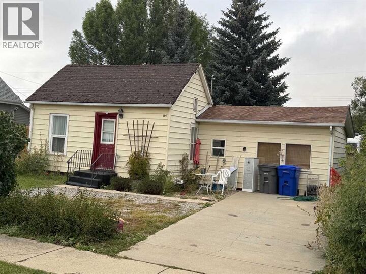 Property Photo:  116 51 Avenue West  AB T0L 0T0 