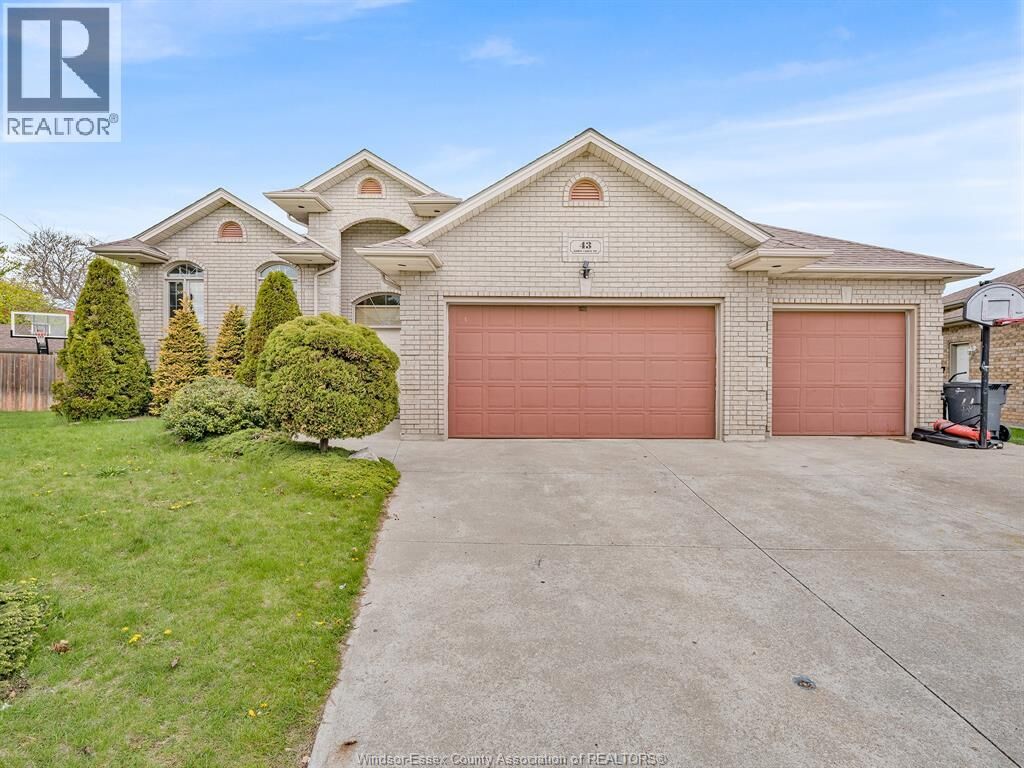 Property Photo: 43 Sandy Lake Drive ON N8H 5K4