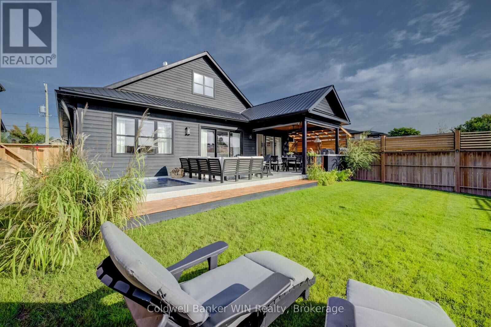 Property Photo:  420 Wellington Street East  ON N0G 2L4 