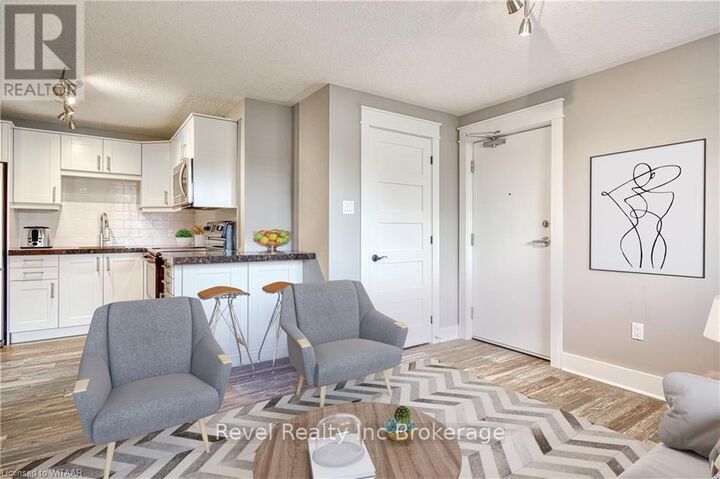 Property Photo: 226 Clarke Street North 4 ON N4S 7M7