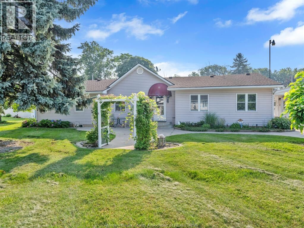 Property Photo:  290 Wawa Crescent  ON N0R 1G0 