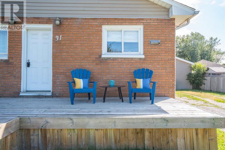 Property Photo:  31 East Balfour St  ON P6C 1W9 