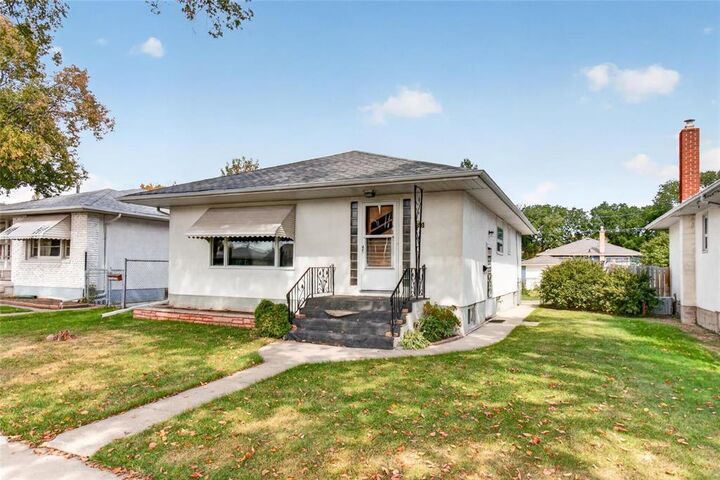 Property Photo: 891 Inkster Boulevard MB R2X 1N6