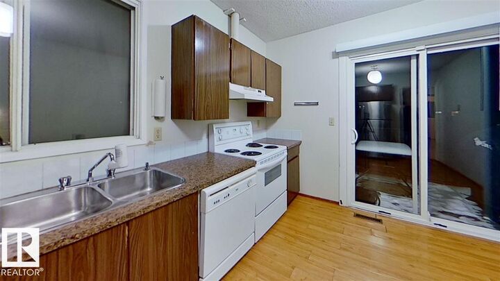 Property Photo:  4611 52 Avenue  AB T7Z 1E7 